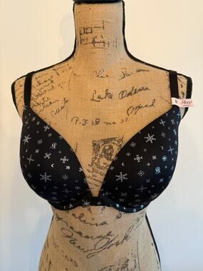 Victoria’s Secret Black Snowflake Winter 34DDD Push Up Bra